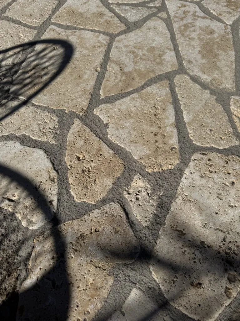 travertin natuursteen flagstones grijs voegsel